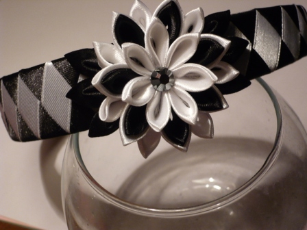 Как сделать черный цветок из ленты